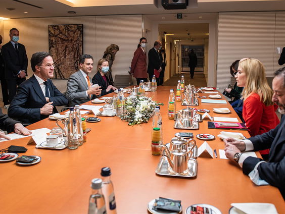 Sancties van de EU, maar blijven de Russische oligarchen niet gewoon stinkend rijk?