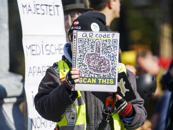 Hoe ga je om met complotdenkers?