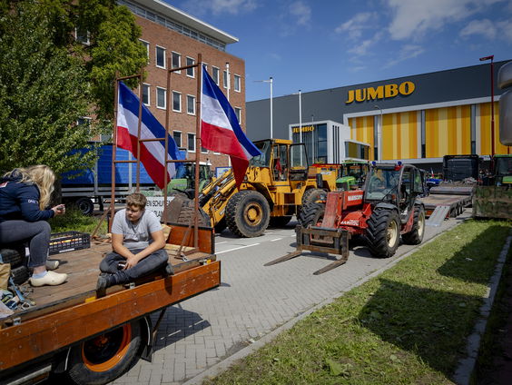 Boeren blokkeren distributiecentra