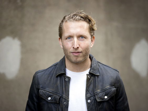 Donaties voor slachtoffers huiselijk geweld na oudejaarsconference Peter Pannekoek