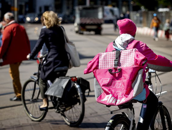 Flitsbezorgers in zwaar weer