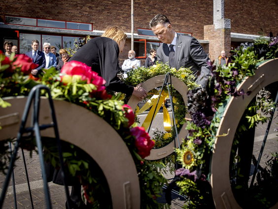 Omgekomen sportbeoefenaars herdacht bij Olympisch Stadion