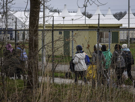 Tenten asielzoekerscentrum Ter Apel moeten weg