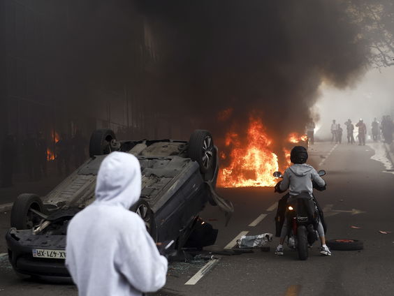Voor de vierde nacht op rij rellen in meerdere Franse steden