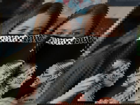 Scholieren Cato en Eva maken tijdschrift over racisme