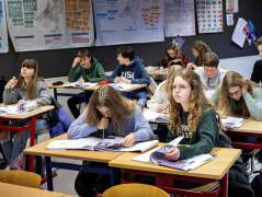 'Jongeren zijn vatbaar voor misinformatie' zegt Willem Post. Hij gaat scholen langs om voorlichting te geven