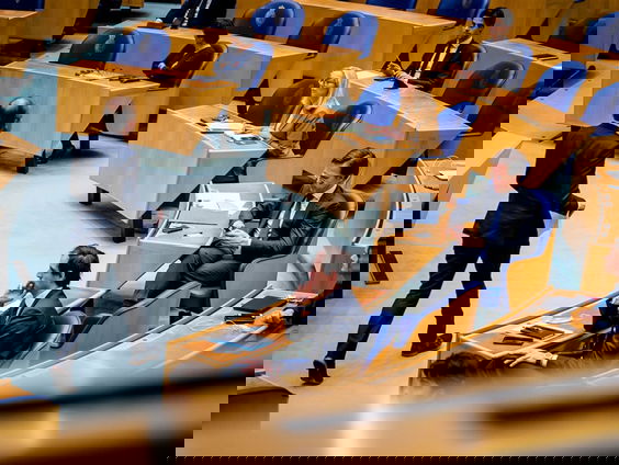 Stand.nl: Het vertrouwen in de politiek is nu écht weg