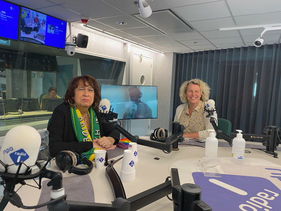 Marieke Slinkert, Renate den Heijer en Paul van Dorst over homo-acceptatie in de voetbalwereld