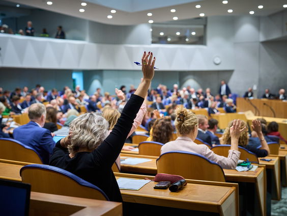 Tweede Kamer voor onderzoek naar afbouw fossiele subsidies