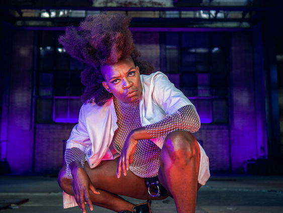 Romana Vrede speelt non-binaire Faust in 'OustFaust'