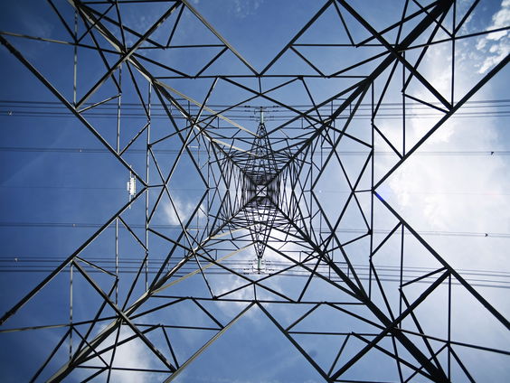 Hoe kunnen we het overvolle stroomnet in de toekomst minder belasten?