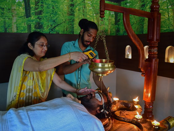 Eerste top over traditionele geneeswijzen in India