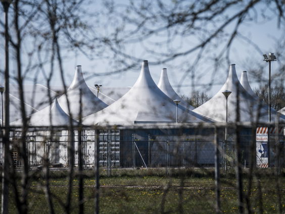 Tientallen asielzoekers toch onderdak in aanmeldcentrum Ter Apel
