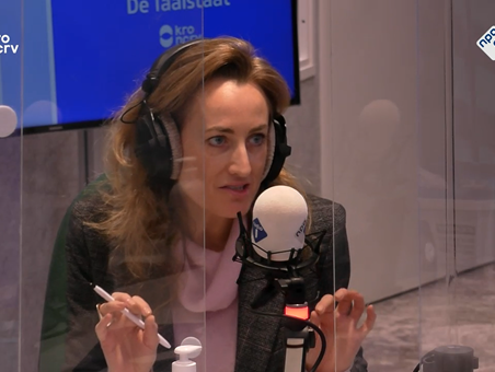 Welke taal gebruikte John de Mol in het BOOS-interview?