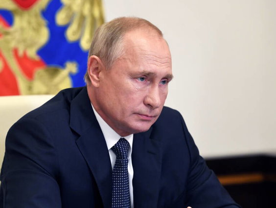 Hoe stevig zit Poetin nog in zijn zadel? Een terugblik op het jaar in Rusland met Helga Salemon