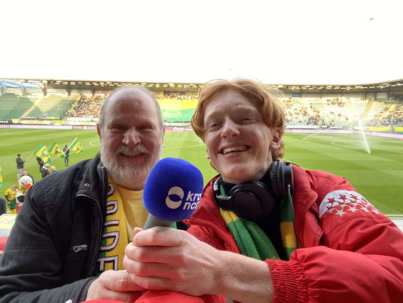 Een avond mee met Maron Pots, voorzitter van de Roze Règâhs, naar een wedstrijd van ADO