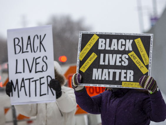 Beeldmacht: een serie over het heen en weer filmen tussen burgers en agenten