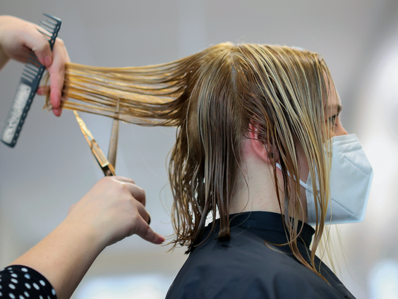 Kappers hebben weinig aan de coronasteun en kampen met hoge schulden