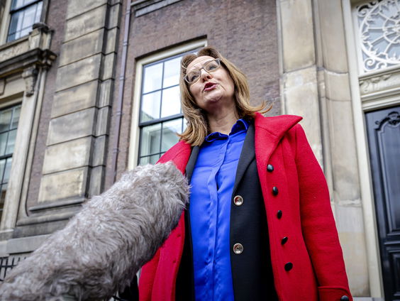 Belastingdienst begint weer met innen toeslagenschulden: FNV en advocaat voorzien problemen