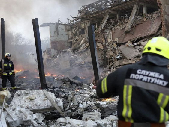 Dag 16 van de oorlog in Oekraïne: vliegvelden aangevallen en KIev raakt steeds meer omsingeld