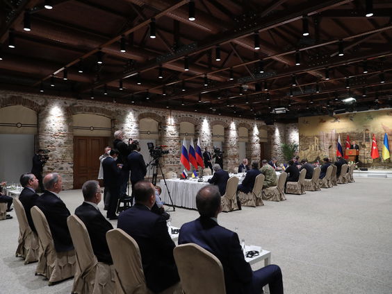 Onderhandelingen tussen Oekraïne en Rusland: Rusland schaalt militaire activiteiten af