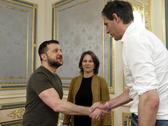 Hoekstra zegt Zelensky blijvende steun toe