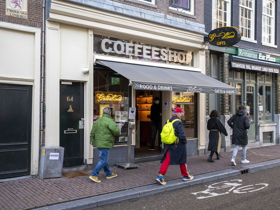 Burgemeester Femke Halsema: ‘Amsterdam heeft een onbeheersbare cannabismarkt’