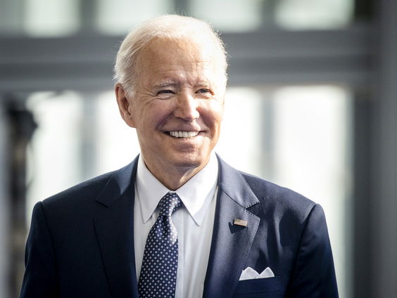 Behandelen we Joe Biden anders dan Donald Trump?