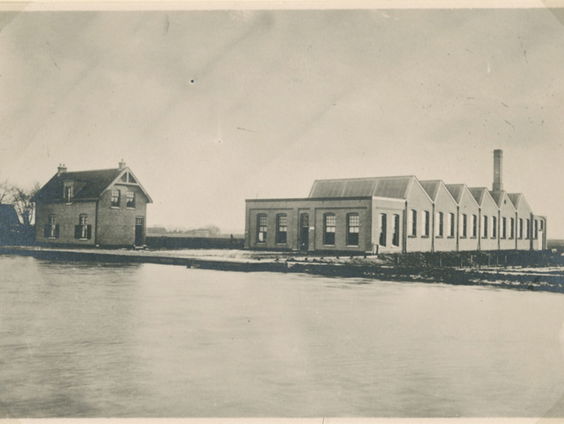 Game-voorstelling over legale cocaïne in de Nederlandsche Cocaïne Fabriek