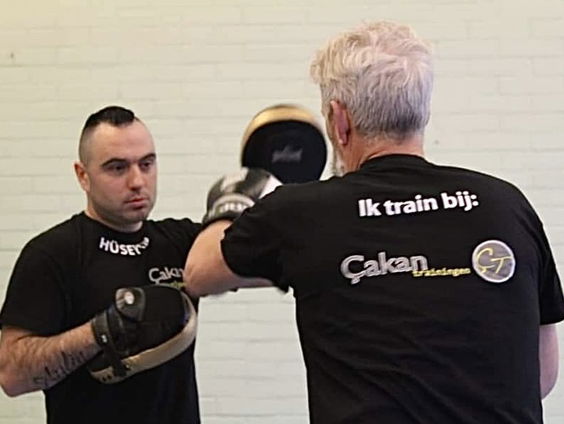 Hüseyin Çakan over boksen voor senioren: “Zelfs als ze maar twintig minuten meedoen is het al winst”