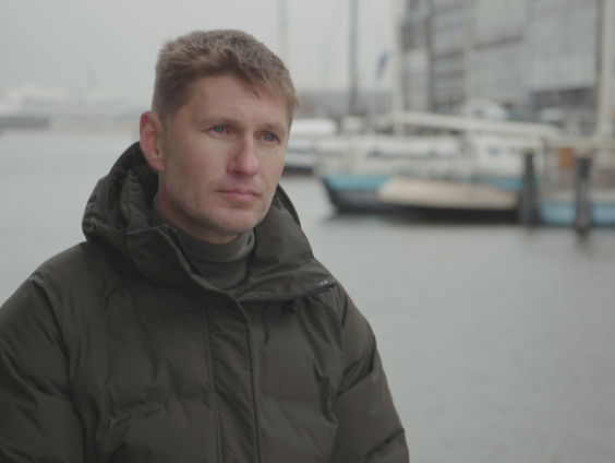 Voormalig commandant Landstrijdkrachten Mart de Kruif, journalist Pjotr Sauer en oud-profvoetballer Levchenko over situatie Oekraine