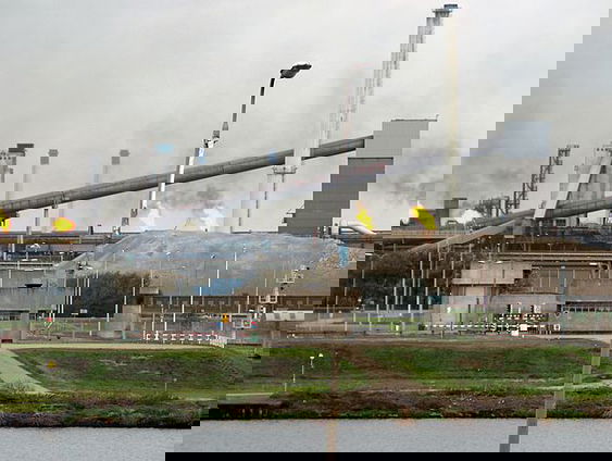 Onderzoek RIVM toont aan dat Tata Steel veel meer kankerverwekkende stoffen uitstoot dan bedrijf zelf zegt