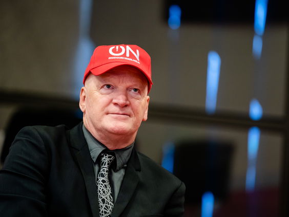 Is ON!-voorzitter Arnold Karskens bereid om zijn kritiek op de NOS terug te nemen?