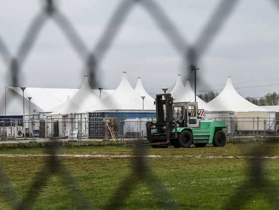 300 asielzoekers in Ter Apel hebben vannacht nog geen slaapplek