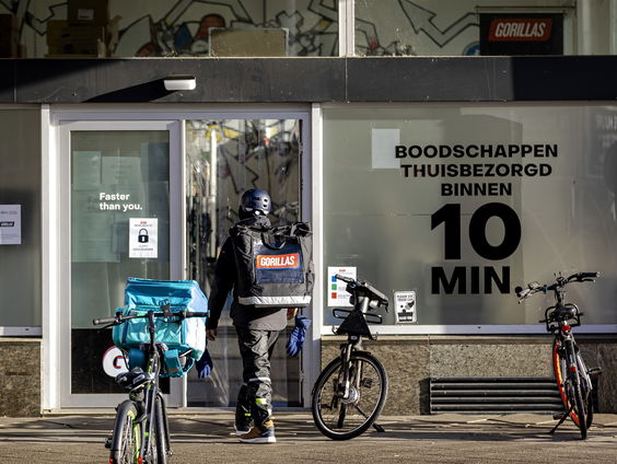 Flitsbezorgers; makkelijk boodschappen doen of ultiem gemakzucht?