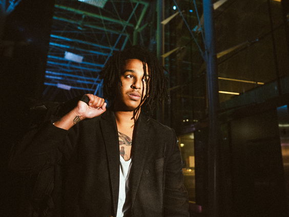 Zanger Faske over de kracht van de Friese taal