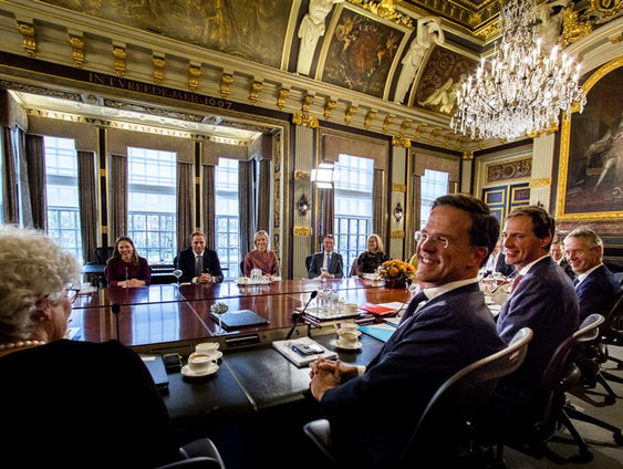 Stand.nl: Wat moet volgens u morgen bovenaan de agenda van de eerste ministerraad?