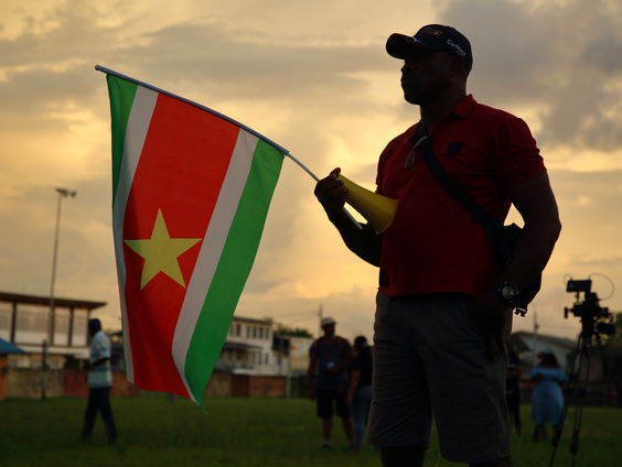 Surinaamse president komt ontevreden burgers tegemoet