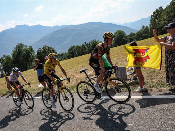 Stand.nl: 'Dit is de mooiste Tour de France ooit'