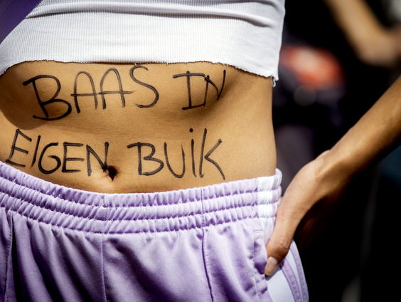 Anti-abortusdemonstrant spant rechtszaak aan om dichtbij een abortuskliniek te kunnen staan