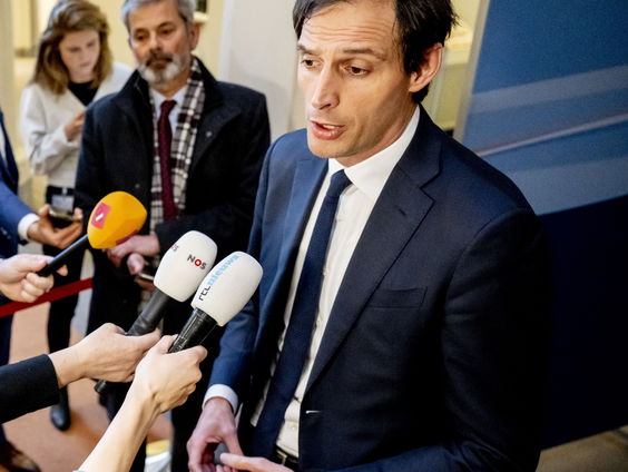 Minister Hoekstra stelt een sanctiecoördinator in: ‘Niet te verkopen’