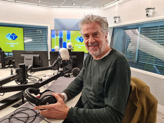 Leopold Witte over de satirische en absurdistische de Speld theatervoorstelling