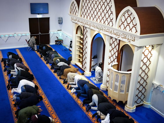 Nederlandse moskeeën boos over nieuwe aanstelling Najib Tuzani bij politie