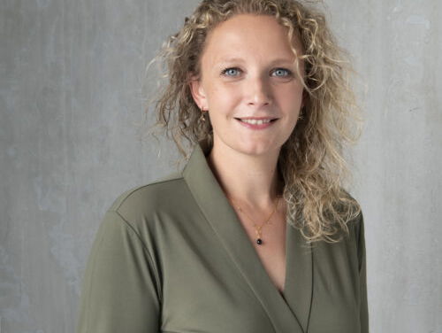 Schrijver Mariette Middelbeek schreef onder het pseudoniem Linda van Rijn tientallen vakantiethrillers