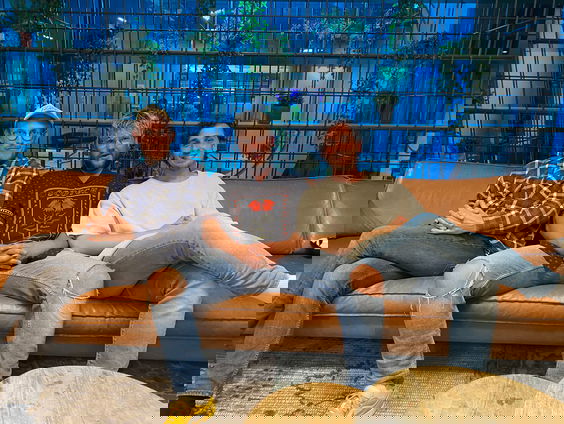 Nielson viert 10-jarig jubileum met theatertournee en heeft nieuwe single Aan Zee