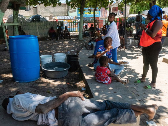 Hulp bieden tussen de gangsters