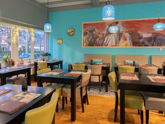 Fanatieke Egyptenaren kijken in restaurant Habibi samen naar Afrika Cup finale