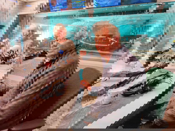 Peter d’Hamecourt en Trix Broekmans het boek: Een leven op zijn kop