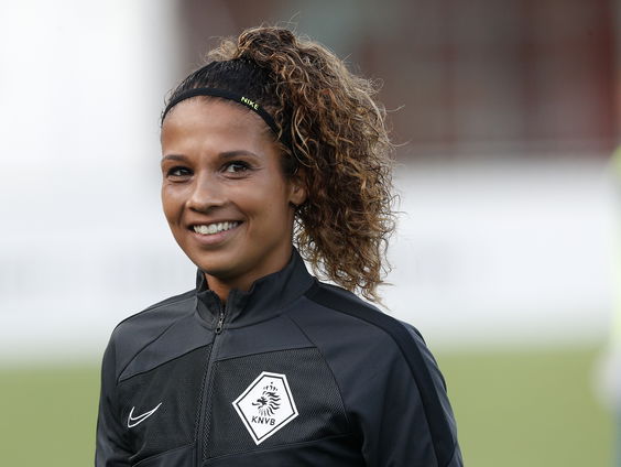 Shona Shukrula wil de eerste vrouwelijke scheidsrechter in het betaald voetbal worden