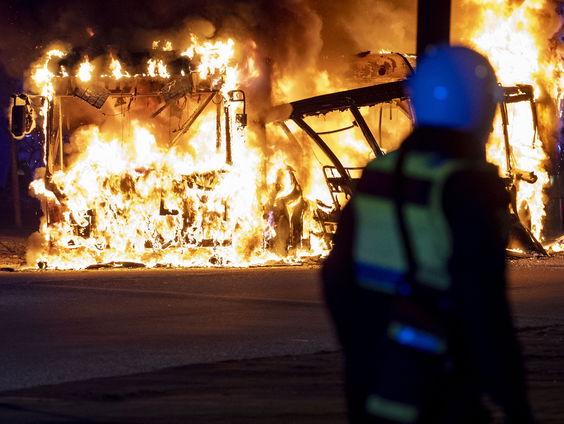 Hevige rellen in vier Zweedse steden